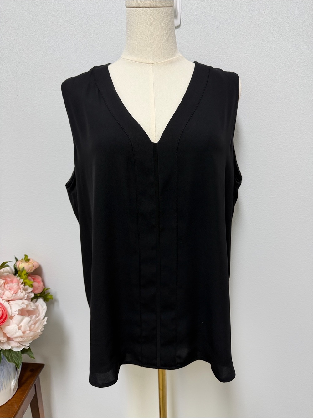 White House Black Market Black V-Neck Sleeveless Blouse